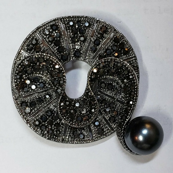 ❤GIFTED❤Marcasite & Faux Black Pearl Floral Brooch - Picture 3 of 6